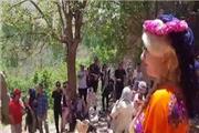 دستگیری زن آوازه خوان بی حجاب در ابیانه/ از حجاب اختیاری تا فحشای اختیاری