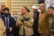 عکس / استقبال فرمانده حشدالشعبی با عکس حاج قاسم روی سینه از نخست وزیر عراق