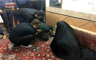 عکس/ ادای احترام سردار کمالی پیش پای مادر شهید