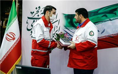 تقدیر رئیس جمعیت هلال‌احمر از جان‌فشانی امدادگران و نجاتگران با صورت‌های یخی