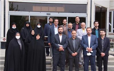 دیدار اعضای شورای فرهنگی کانون هم اندیشی واتحاد اندیشه ورزان انقلابی همدان با مدیر امورزش وپرورش استان
