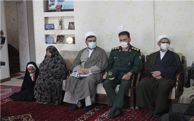 دیدار خانواده شهدای روحانی نادر عبادی نیا، رضا عمادی وحمید احدیان توسط  مسئولان شهرستان و استان همدان